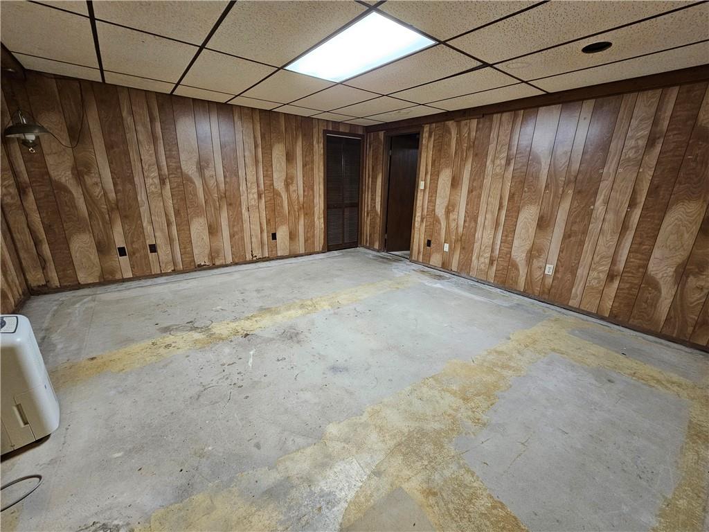 1015 McElree Road Washington, PA 15301 - Photo 38 of 48 a view of empty room with wooden walls