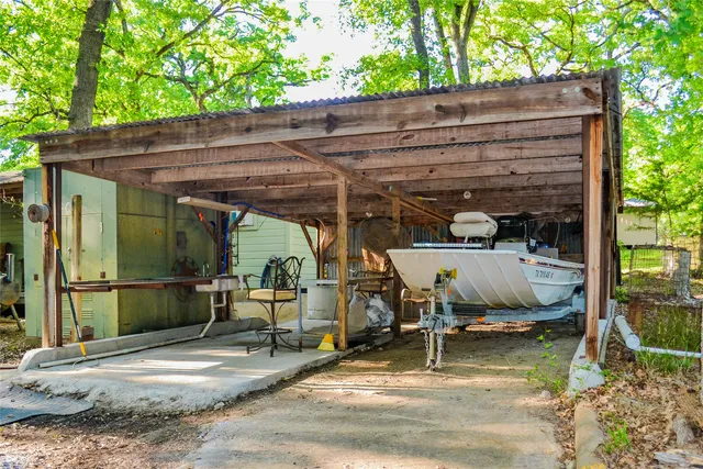 a view of a bird bath tub