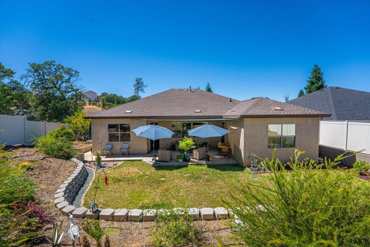 5697 Constitution Way Redding, CA 96003 - Photo 36 of 87 View of the back