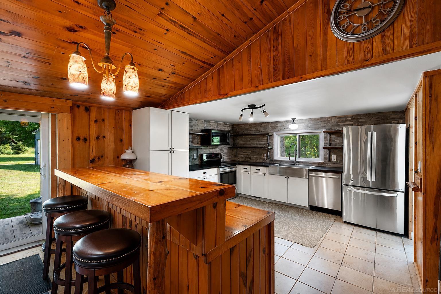 149 East Hunters Creek Road Lapeer, MI 48446 - Photo 20 of 71 50215016-ead67515-ac61-4f1d-848d-c40f0a01752b.JPG