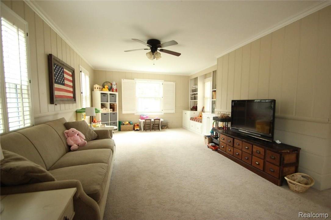 1091 North Oxford Road Grosse Pointe, MI 48236 - Photo 14 of 25 14Family_Playroom.JPG