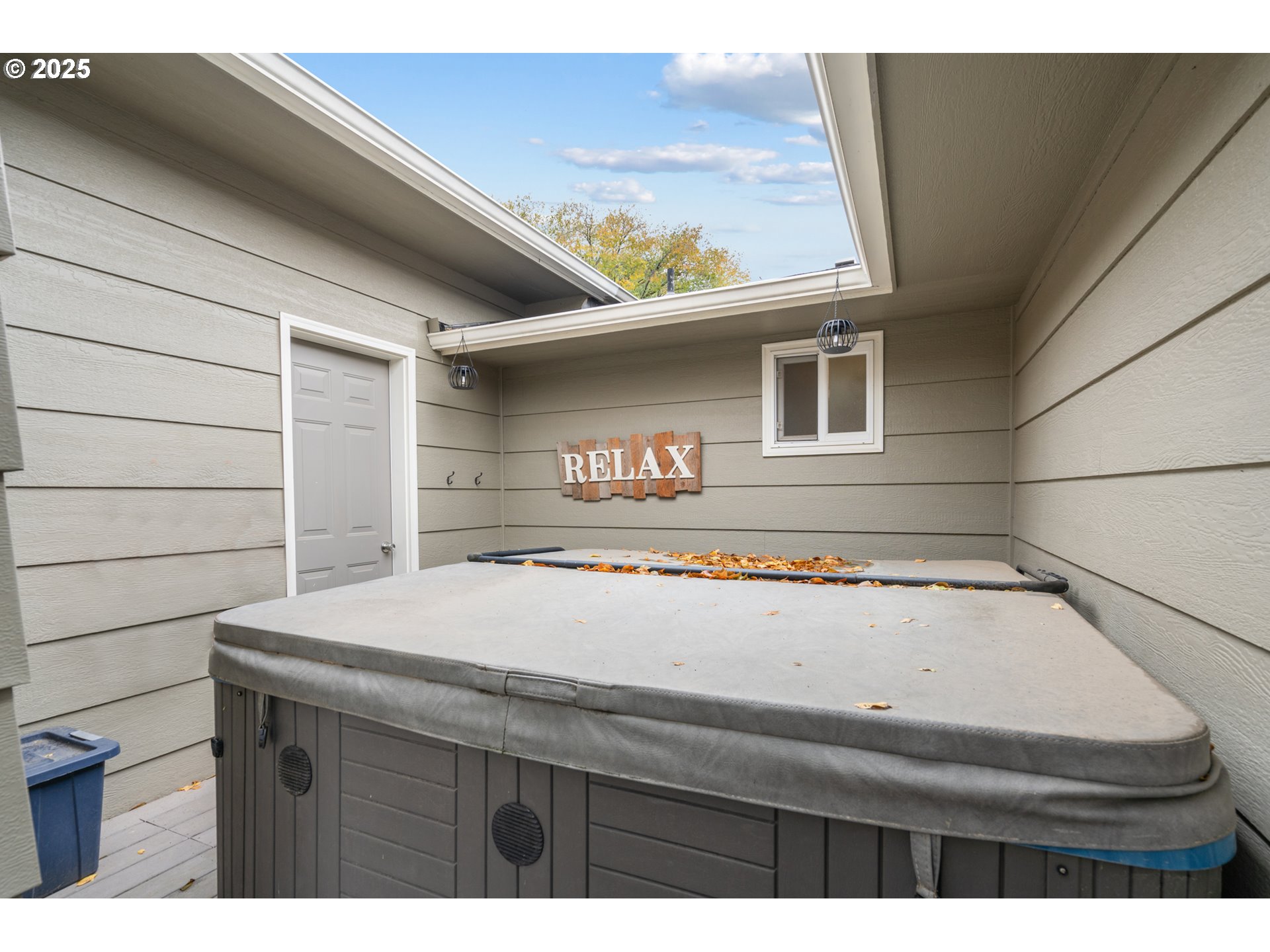 1328 Southwest 44th Street Pendleton, OR 97801 - Photo 35 of 43 a bathroom with a sink and a mirror