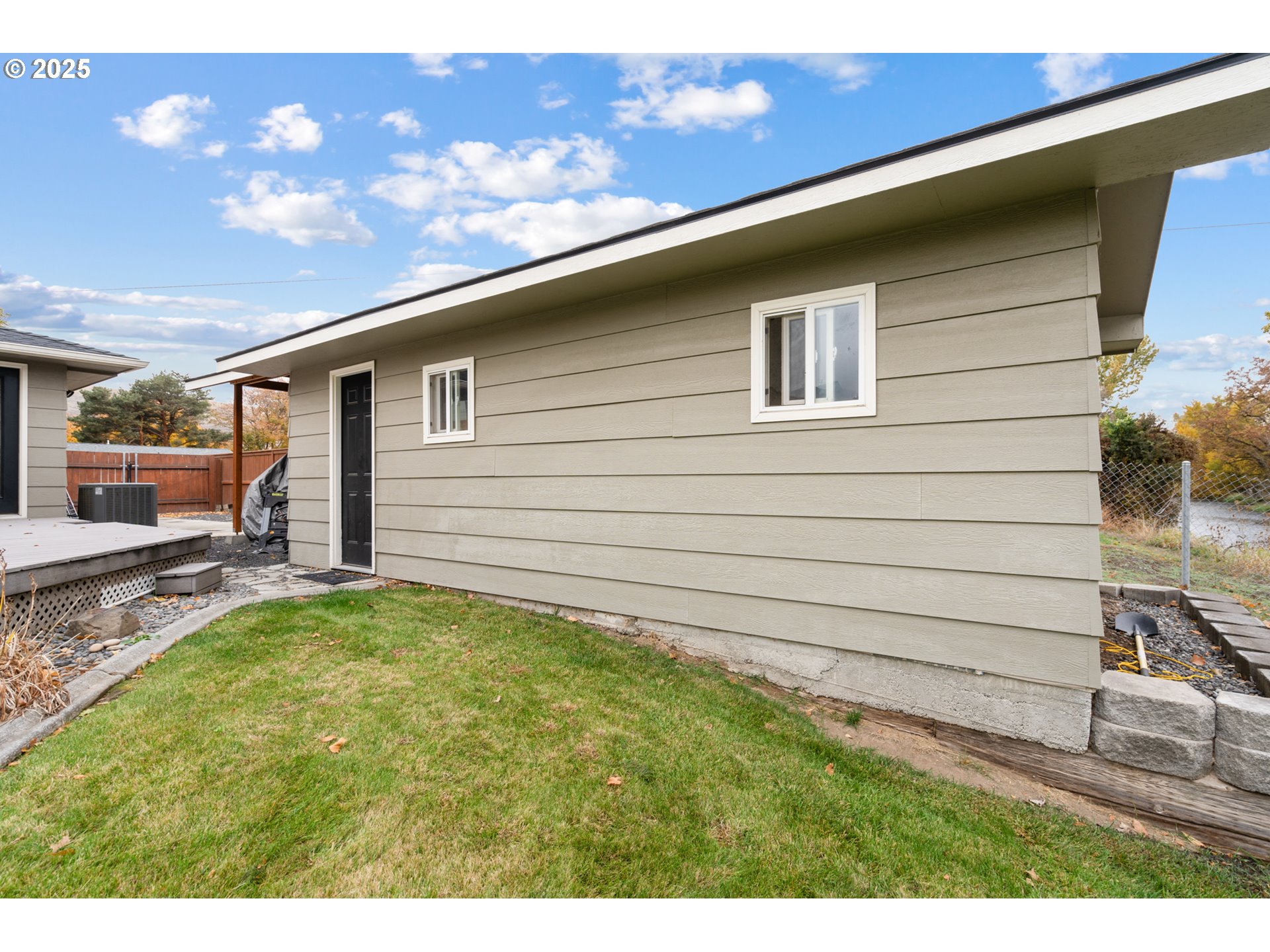 1328 Southwest 44th Street Pendleton, OR 97801 - Photo 40 of 43 a view of backyard of house