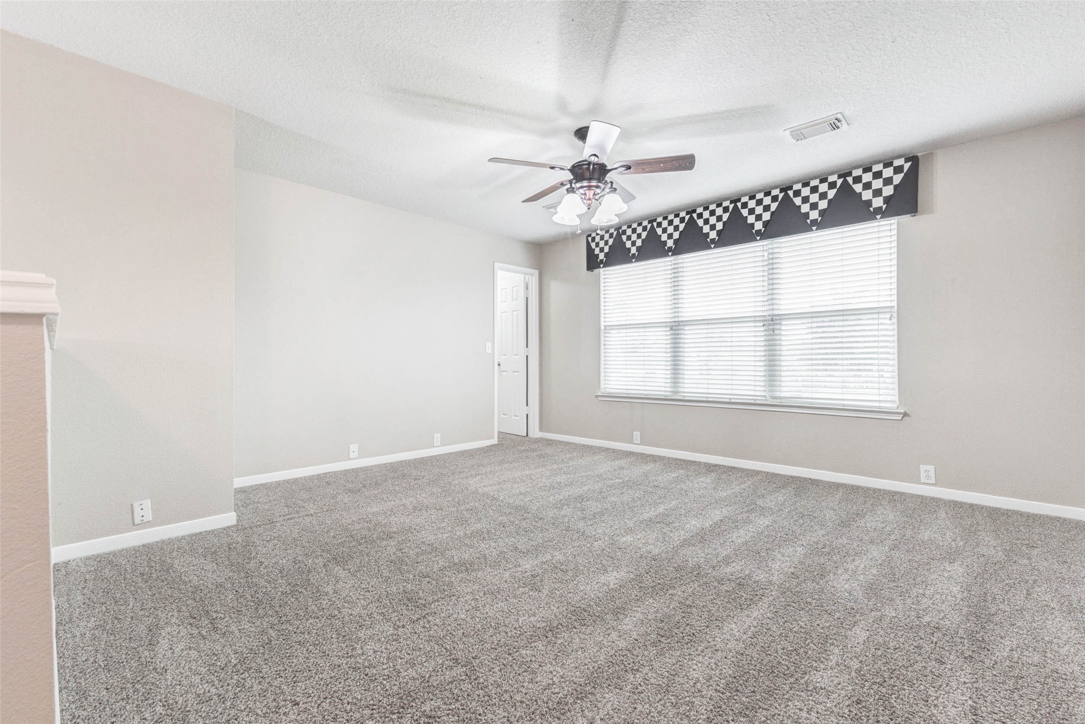 18327 Atasca Wds Trace Humble, TX 77346 - Photo 19 of 28 an empty room with windows and fan