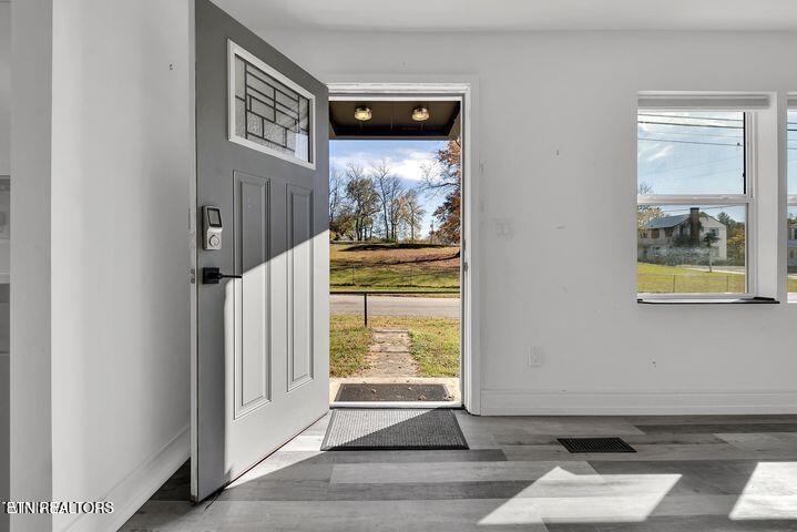 230 Unaka Street Greeneville, TN 37743 - Photo 6 of 45 20251108181656251755000000-o