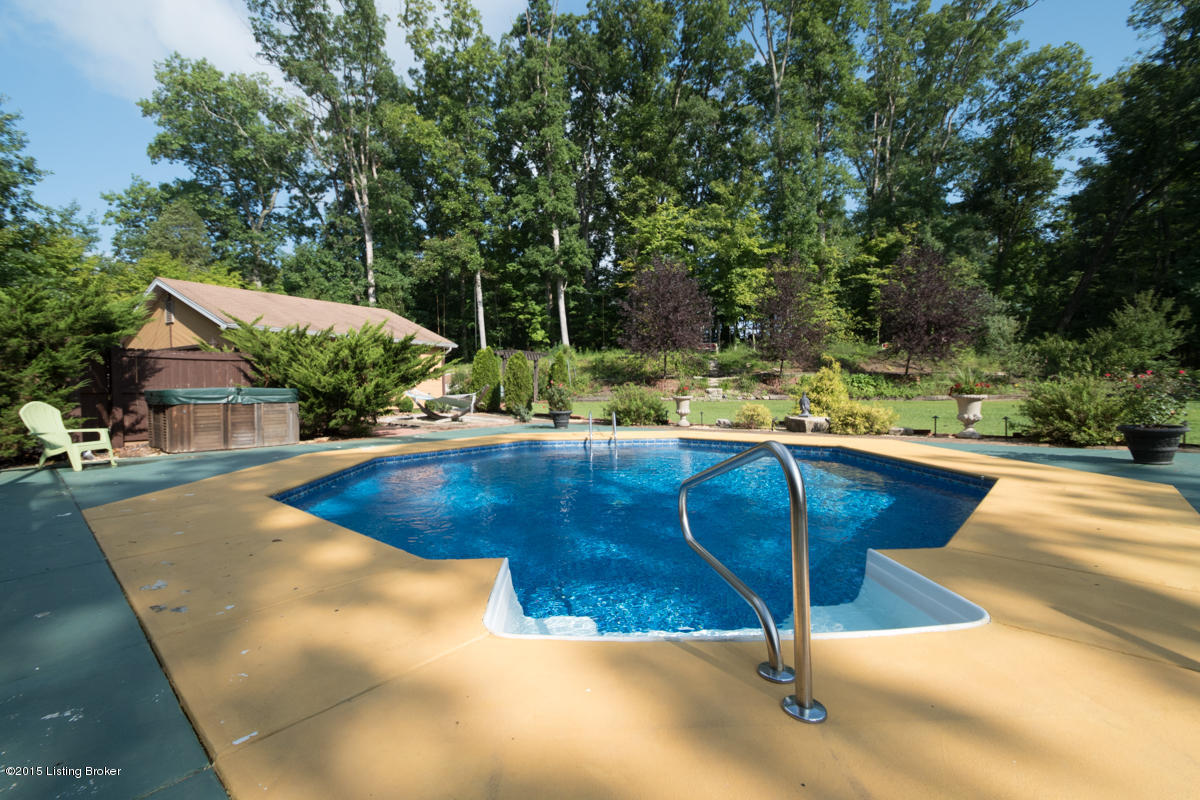 658 Ramblin Road Mount Washington, KY 40047 - Photo 31 of 73 In-gound pool
