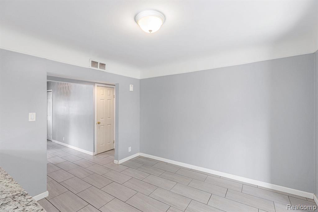 2657 Frankson Avenue Rochester, MI 48307 - Photo 8 of 27