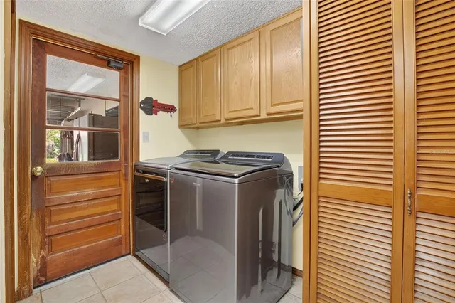 a view of a livingroom with furniture and furniture