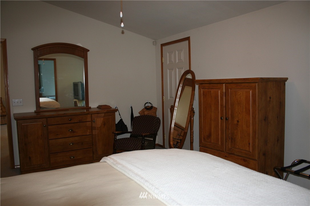 7044 Cultus Bay Road Clinton, WA 98236 - Photo 11 of 25 Gallery Image 11