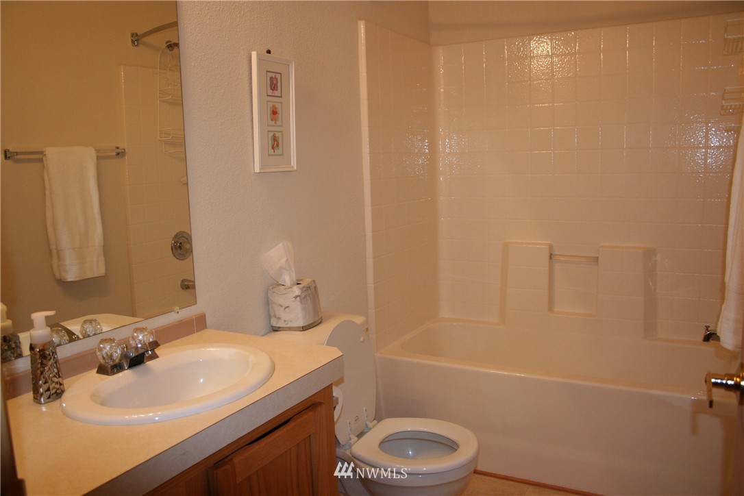 7044 Cultus Bay Road Clinton, WA 98236 - Photo 14 of 25 Gallery Image 14
