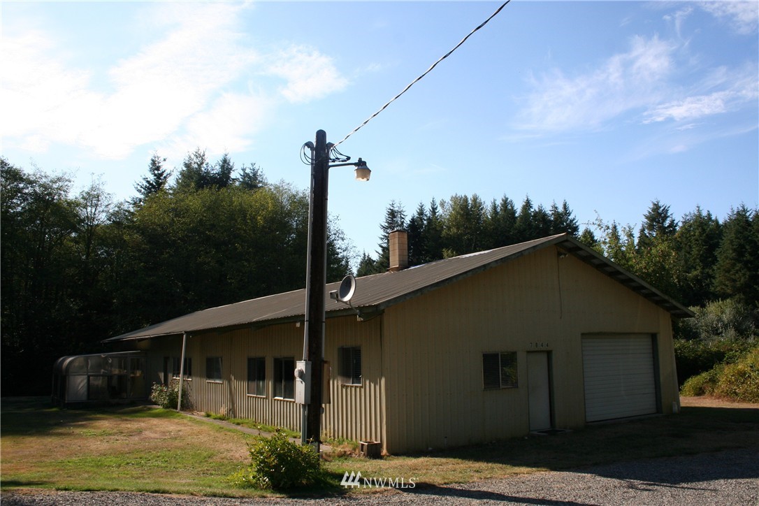 7044 Cultus Bay Road Clinton, WA 98236 - Photo 3 of 25 Gallery Image 3