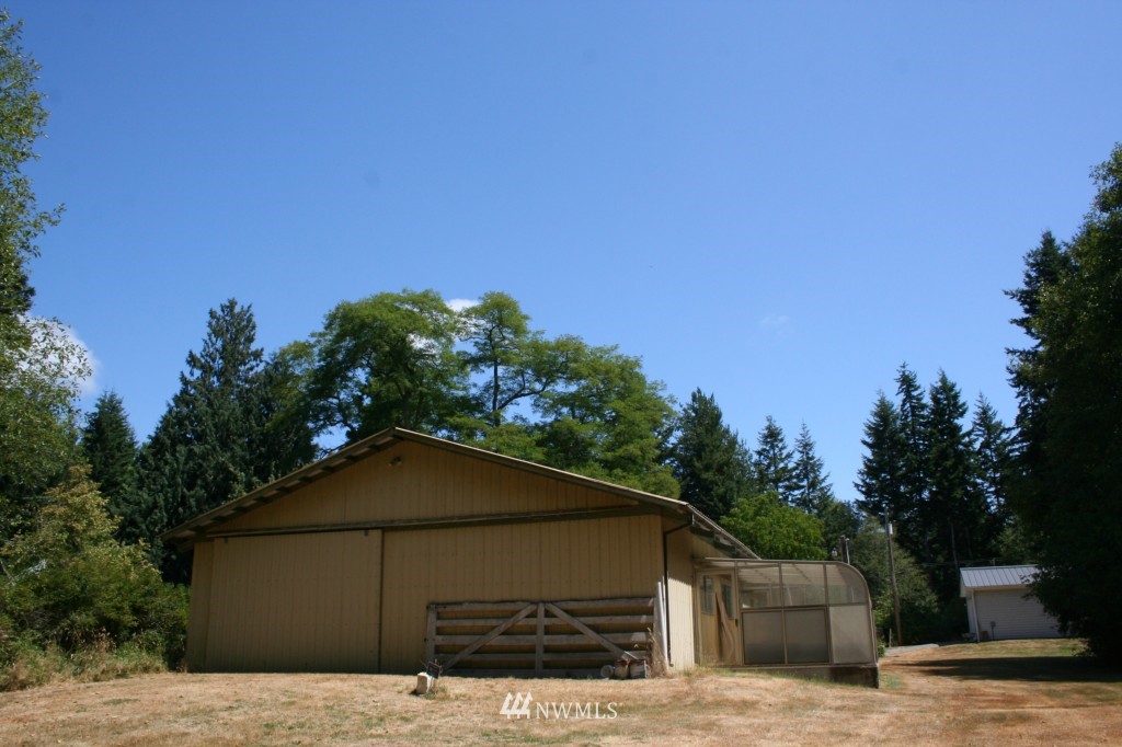 7044 Cultus Bay Road Clinton, WA 98236 - Photo 4 of 25 Gallery Image 4