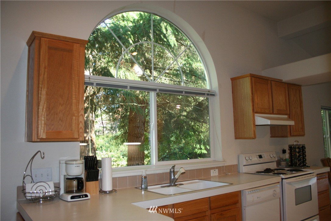 7044 Cultus Bay Road Clinton, WA 98236 - Photo 5 of 25 Gallery Image 5
