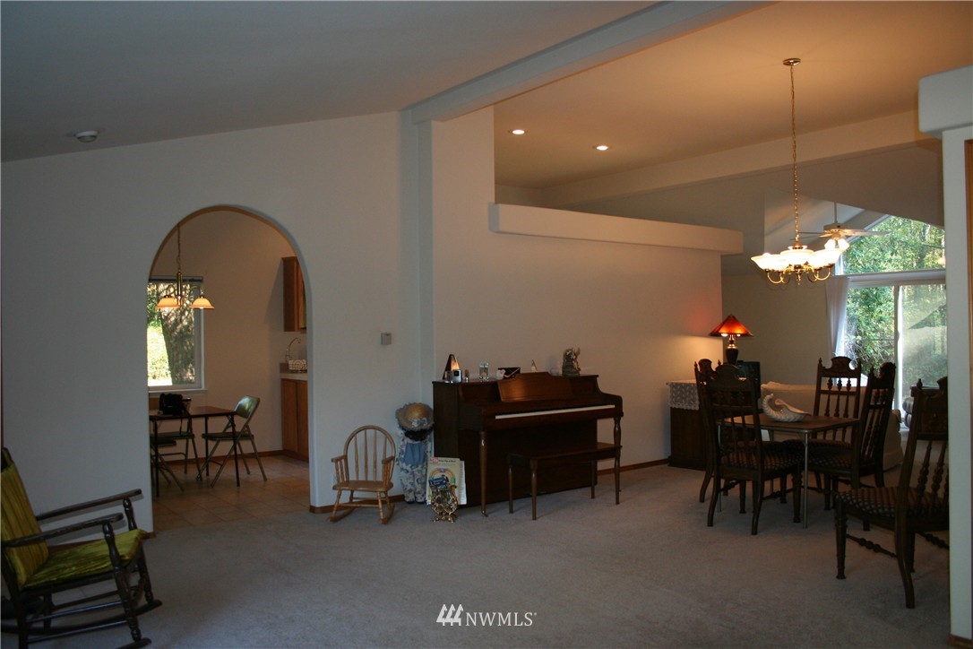 7044 Cultus Bay Road Clinton, WA 98236 - Photo 7 of 25 Gallery Image 7