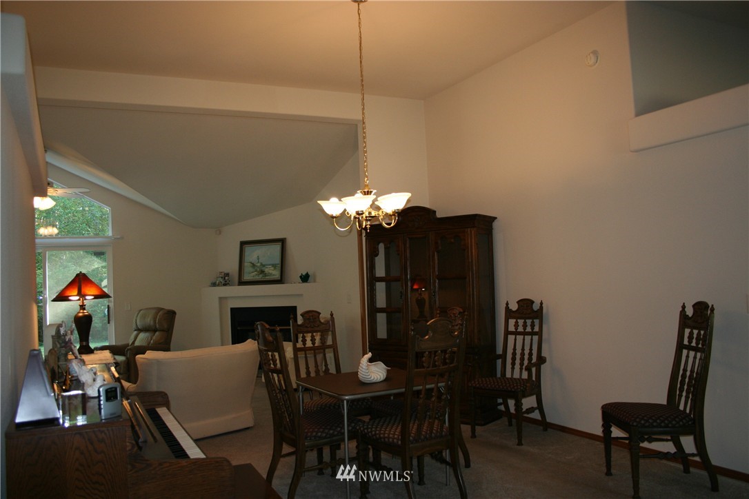 7044 Cultus Bay Road Clinton, WA 98236 - Photo 8 of 25 Gallery Image 8