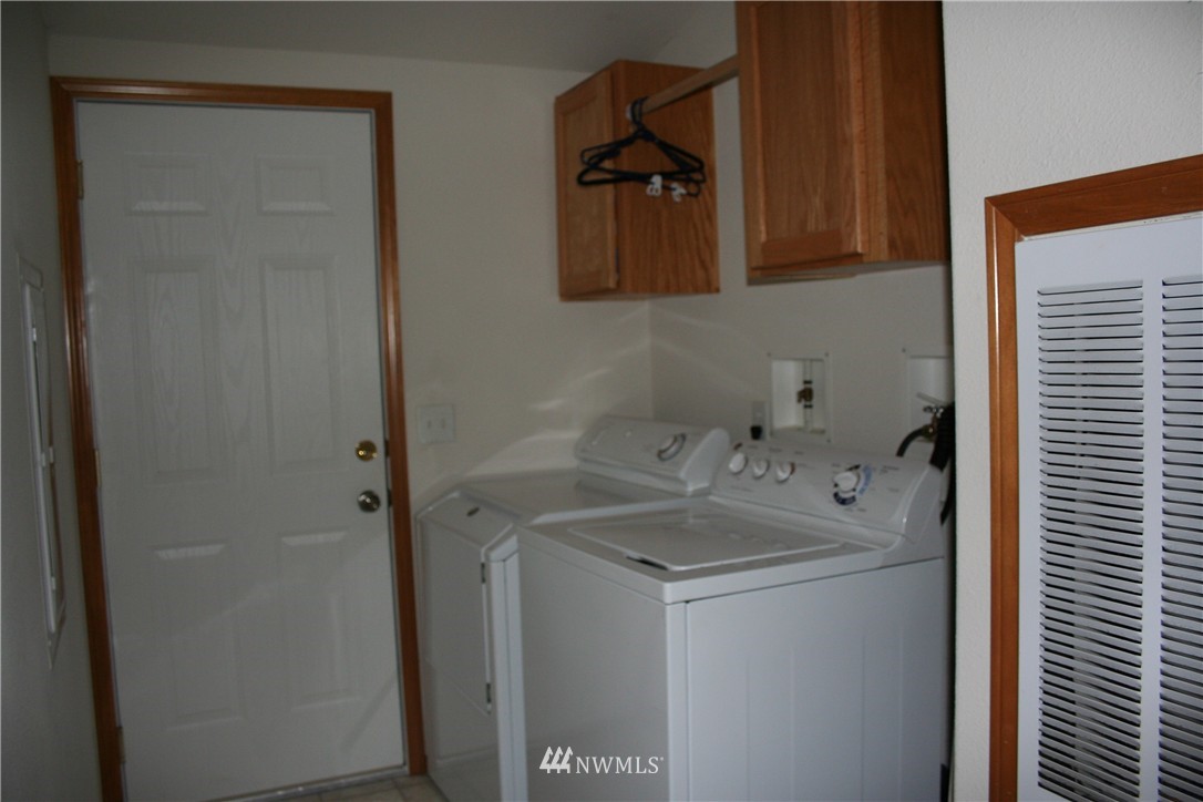 7044 Cultus Bay Road Clinton, WA 98236 - Photo 10 of 25 Gallery Image 10
