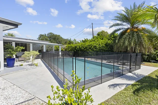 a view of a chair and table in the backyard