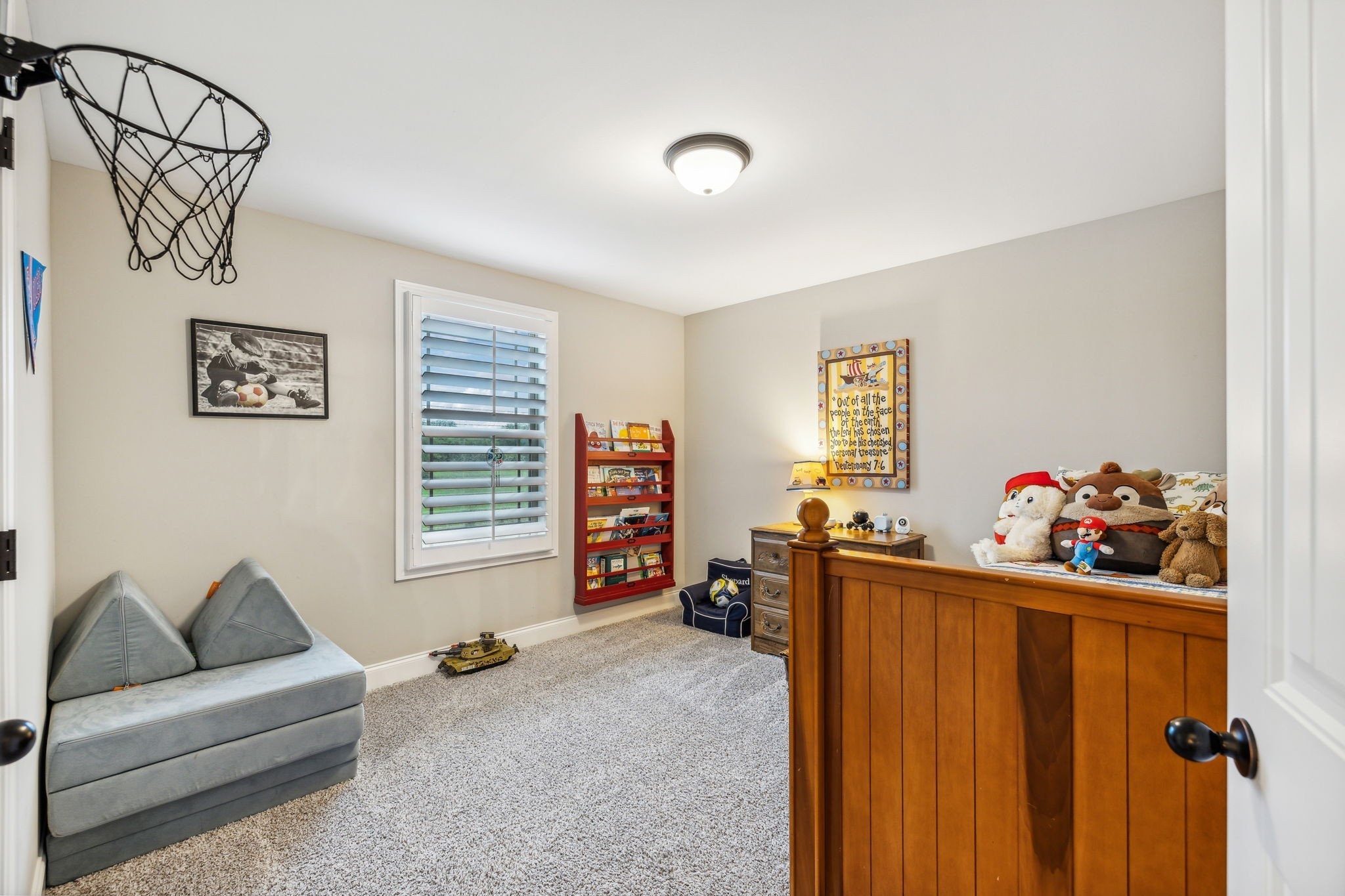 718 Walnut Grove Road Christiana, TN 37037 - Photo 35 of 49 a livingroom with toys and a couch