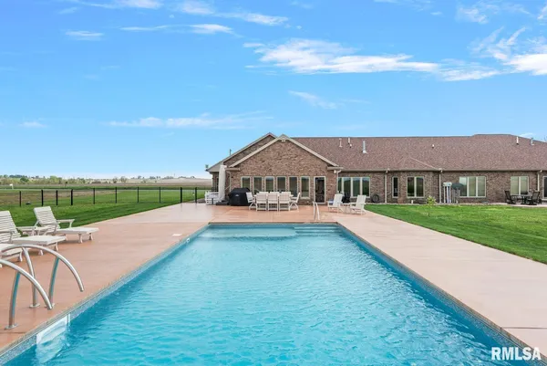 $489,900 | 1572 Liberty Road, Jacksonville, IL 62650