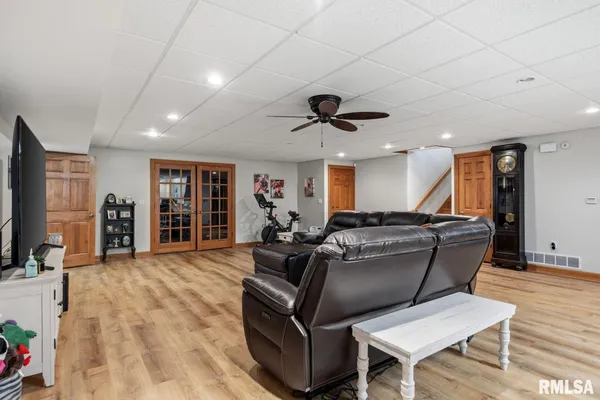 $489,900 | 1572 Liberty Road, Jacksonville, IL 62650