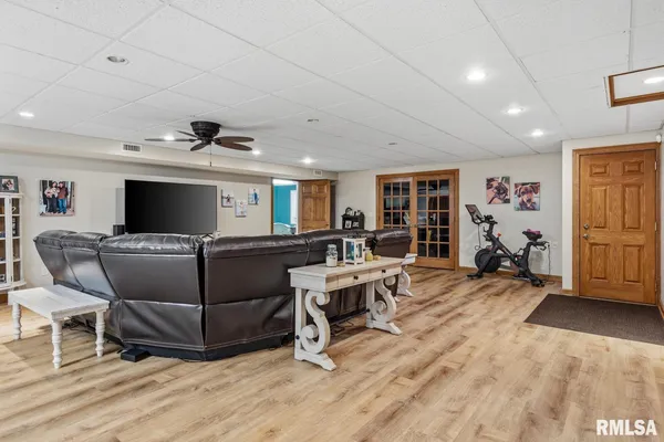 $489,900 | 1572 Liberty Road, Jacksonville, IL 62650