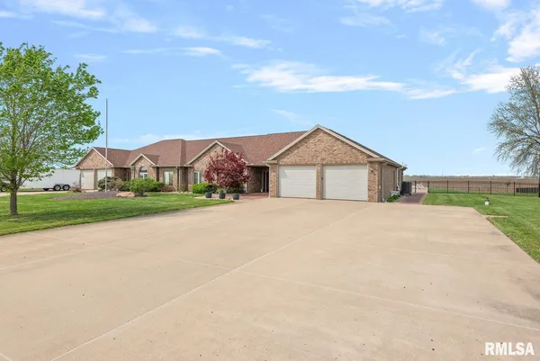 $489,900 | 1572 Liberty Road, Jacksonville, IL 62650