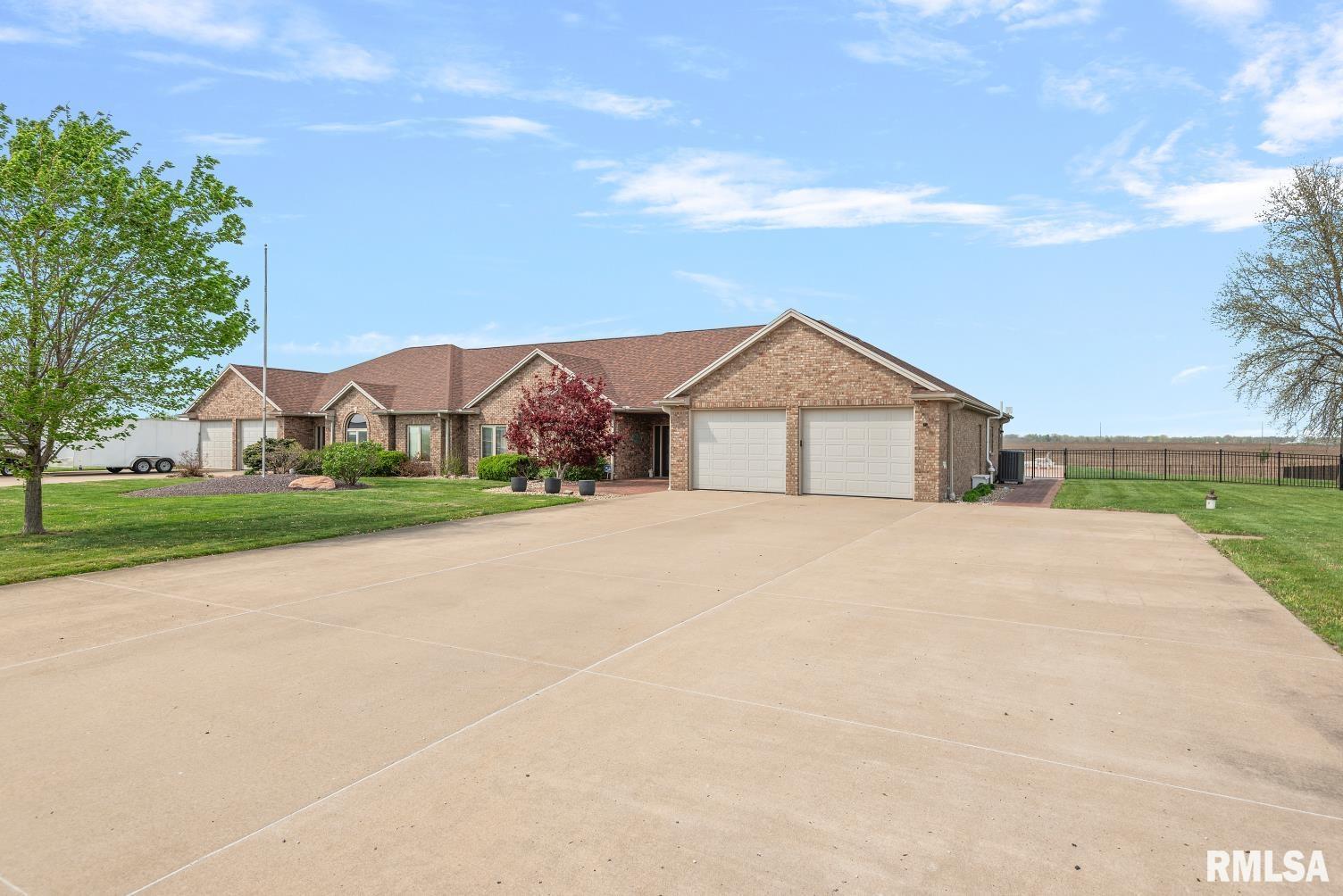 1572 Liberty Road Jacksonville, IL 62650 - Photo 5 of 82