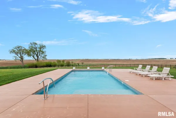 $489,900 | 1572 Liberty Road, Jacksonville, IL 62650