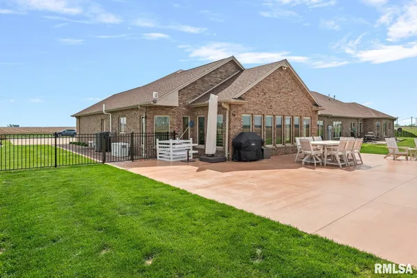$489,900 | 1572 Liberty Road, Jacksonville, IL 62650