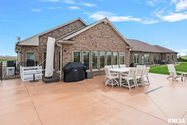 $489,900 | 1572 Liberty Road, Jacksonville, IL 62650