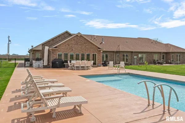 $489,900 | 1572 Liberty Road, Jacksonville, IL 62650