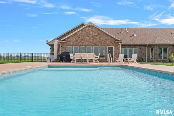 $489,900 | 1572 Liberty Road, Jacksonville, IL 62650