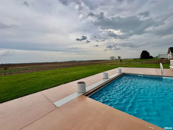 $489,900 | 1572 Liberty Road, Jacksonville, IL 62650
