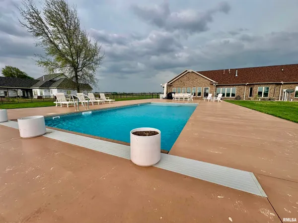 $489,900 | 1572 Liberty Road, Jacksonville, IL 62650