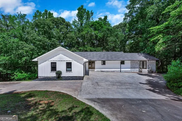 $940,000 | 250 Harbor Heights Circle, Lavonia, GA 30553