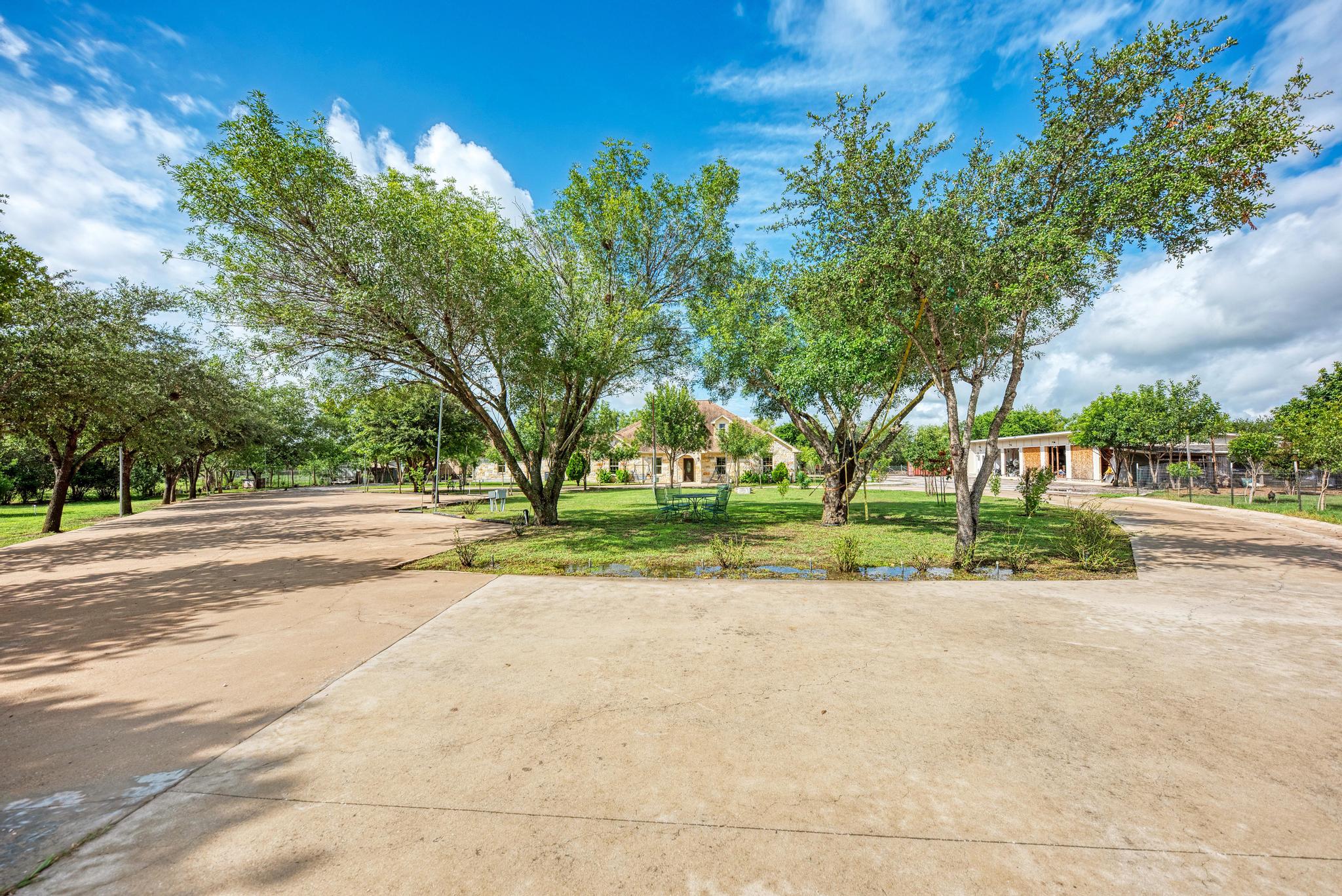 15611 Giese Lane Elgin, TX 78621 - Photo 6 of 40