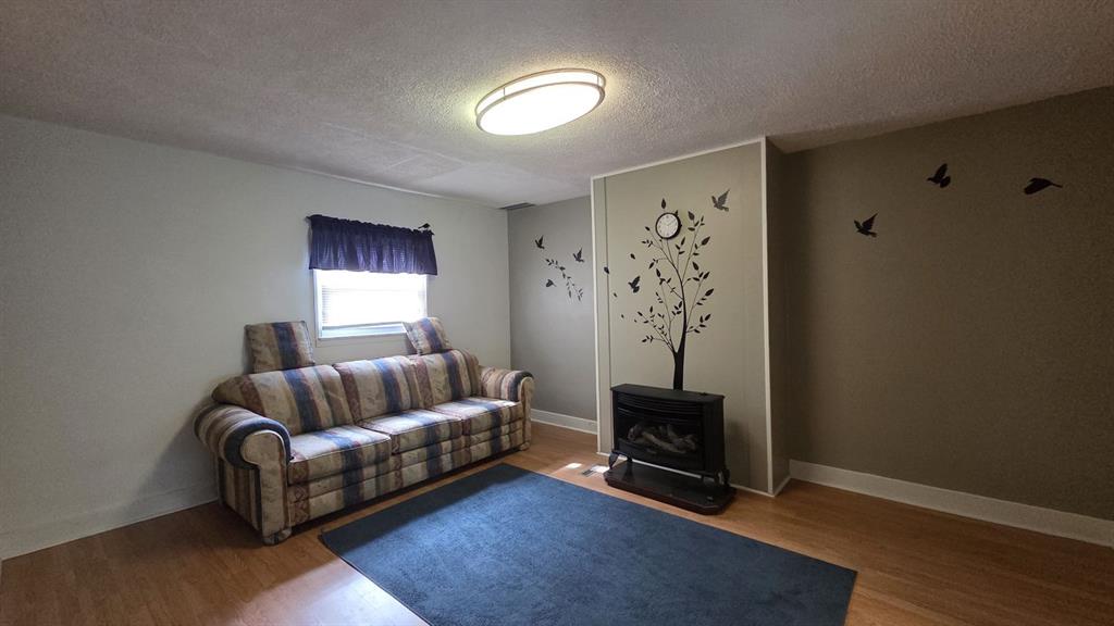 725 Longfellow Street Vandergrift, PA 15690 - Photo 4 of 14 a living room with furniture and a lamp