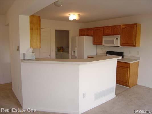 423 Lilly View Court Howell, MI 48843 - Photo 6 of 22 GetMedia.ashx-7
