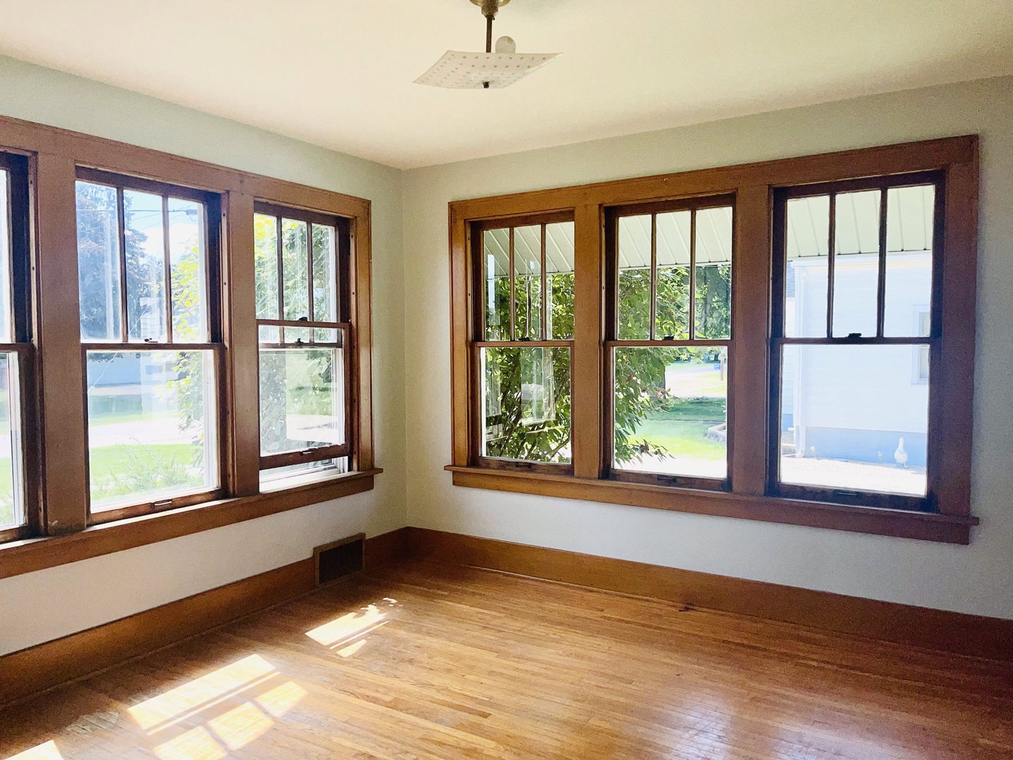 2299 North 3608th Road Serena, IL 60549 - Photo 5 of 6