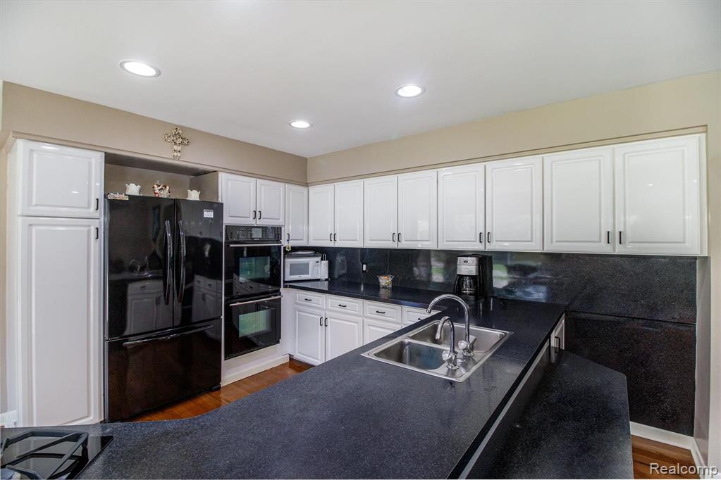 71 Montmorency Road Rochester Hills, MI 48307 - Photo 10 of 29