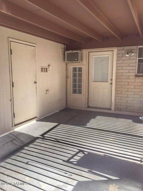 1854 West Dominy Road Tucson, AZ 85713 - Photo 22 of 30 a view of a terrace