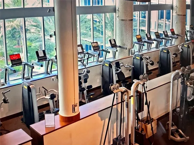 $7,811 | 6799 Collins Avenue, Unit 412, Miami Beach, FL 33141