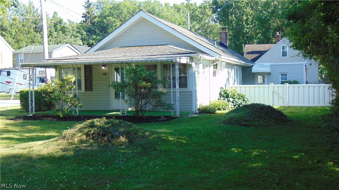 34090 Roberts Road Eastlake, OH 44095 - Photo 3 of 42