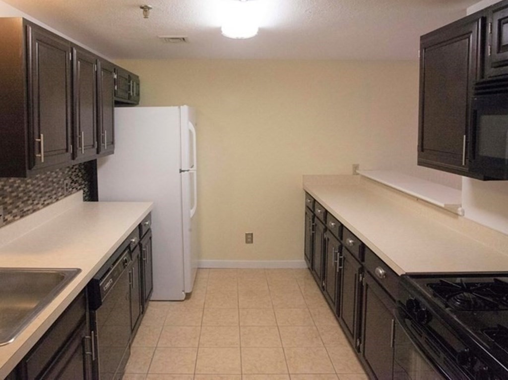 132 West Meadow Road, Unit 16 Haverhill, MA 01832 - Photo 10 of 17 Gallery Image 10