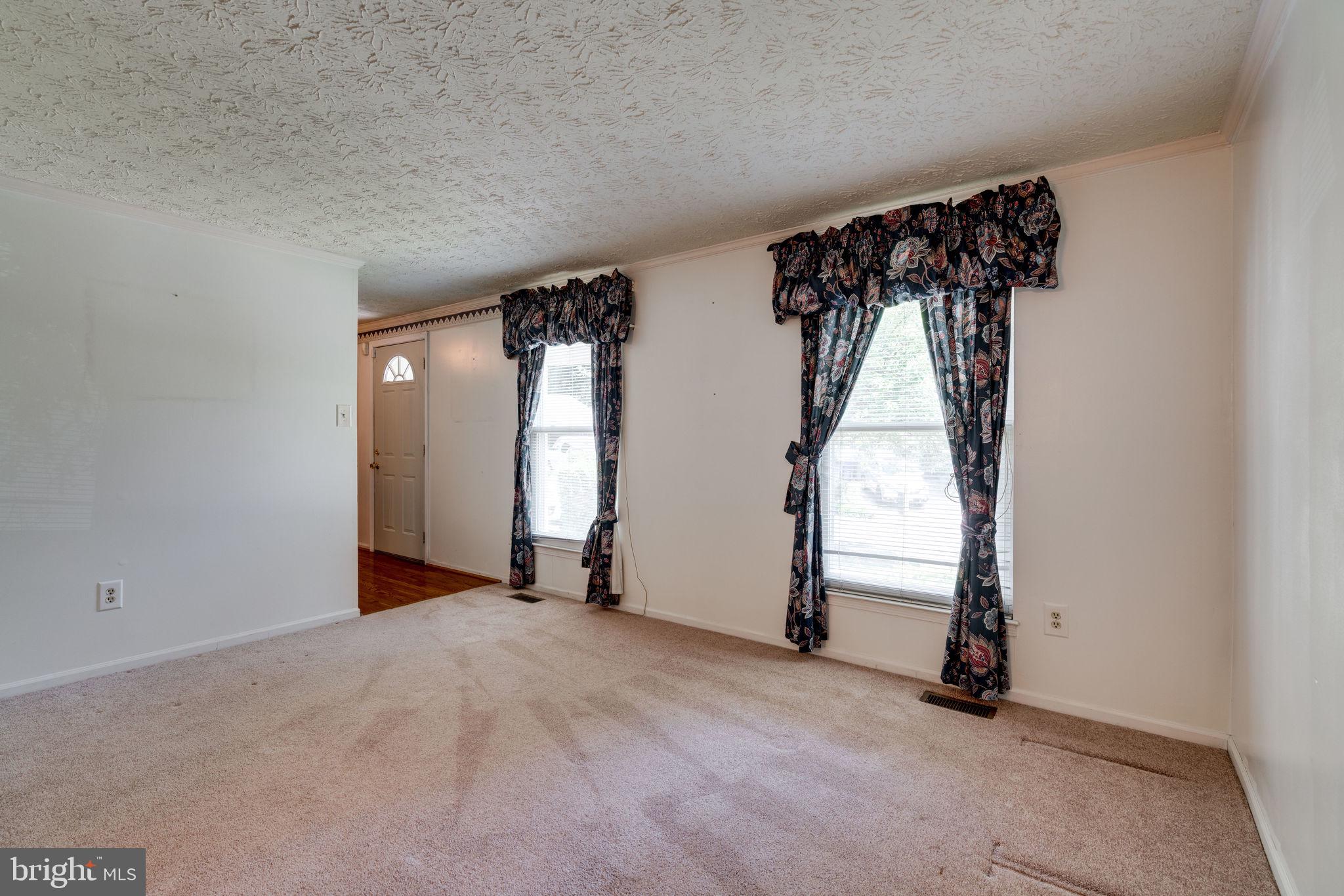 8698 Young Court Springfield, VA 22153 - Photo 9 of 53 Gallery Image 9
