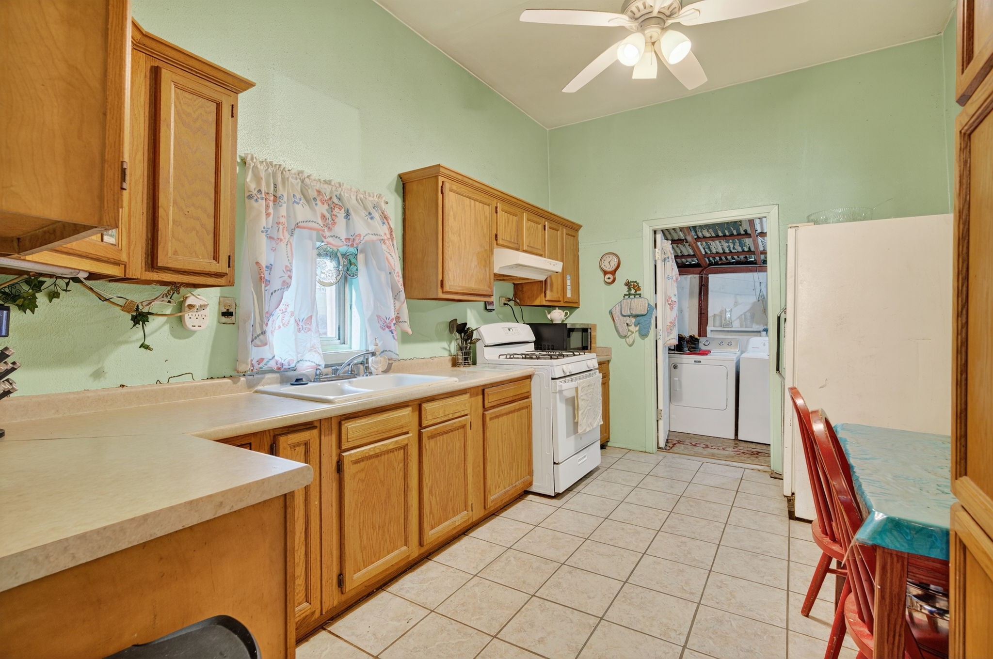 403 East 8th Street Houston, TX 77007 - Photo 12 of 19 a kitchen with a sink cabinets and window