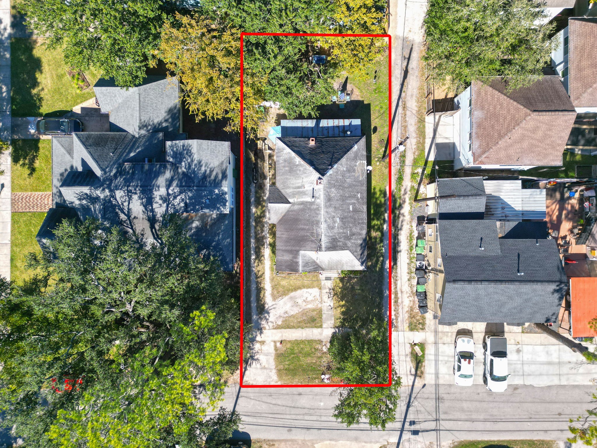 403 East 8th Street Houston, TX 77007 - Photo 3 of 19 an aerial view of a house with a yard and garden