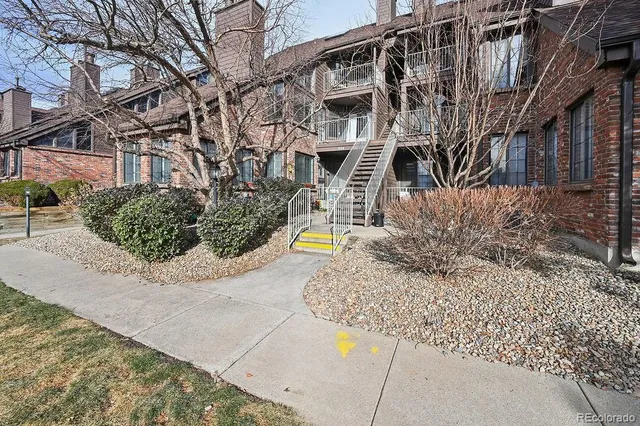 $2,200 | 844 South Vance Street, Unit B, Lakewood, CO 80226