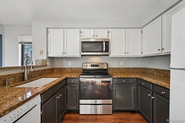 $2,200 | 844 South Vance Street, Unit B, Lakewood, CO 80226