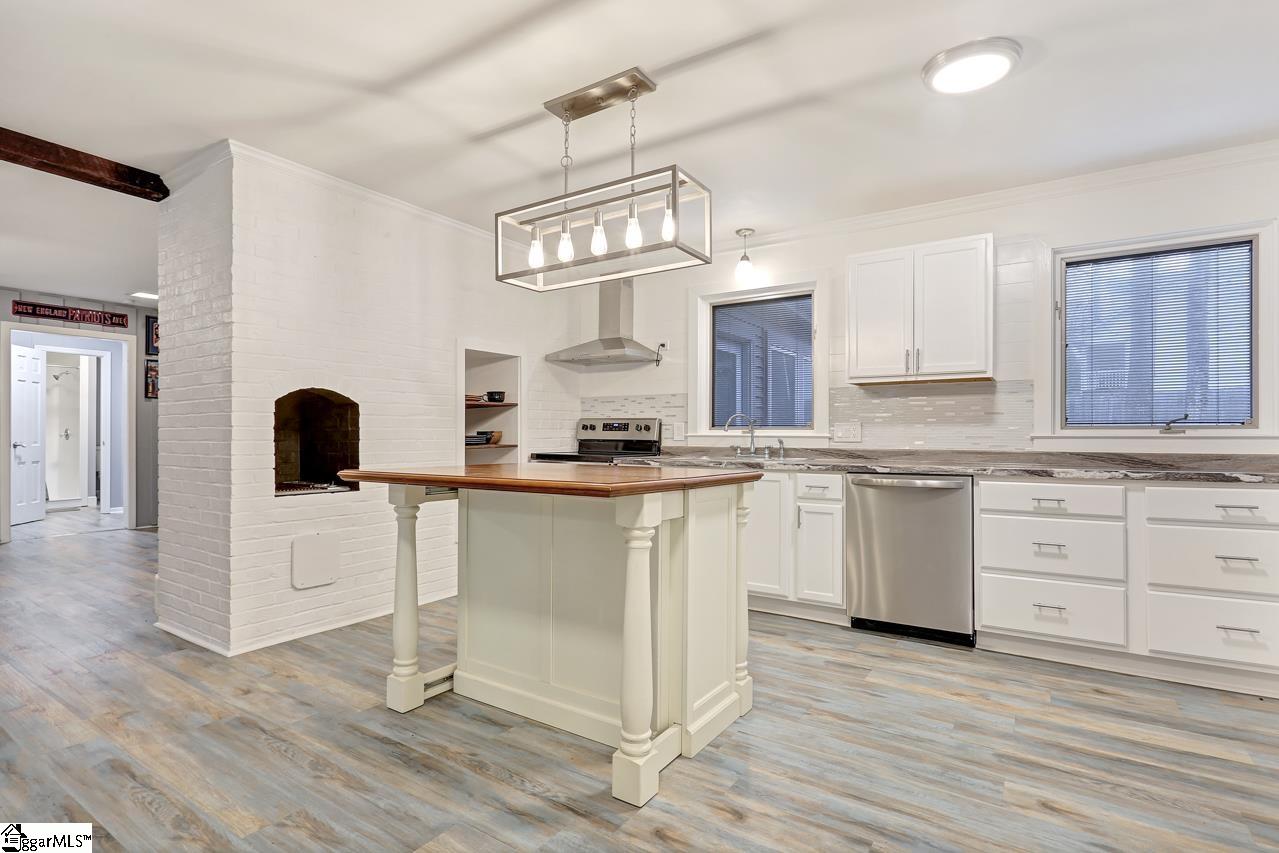 406 Holly Road Taylors, SC 29687 - Photo 5 of 36 Gallery Image 5